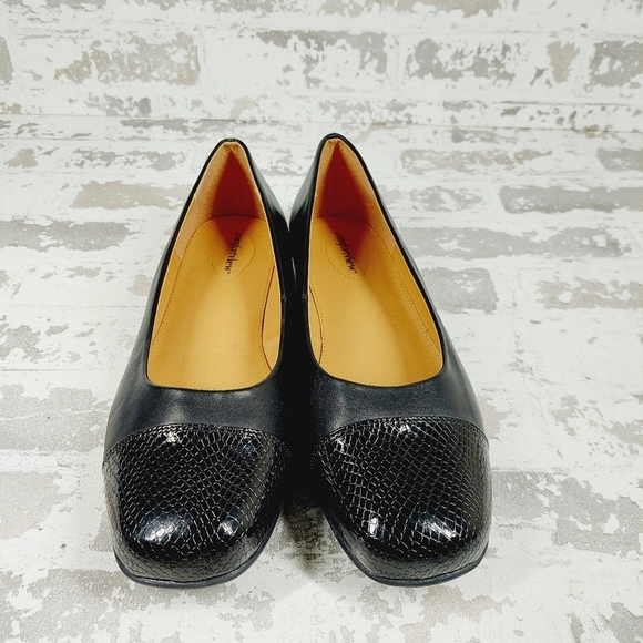 Comfortview Black Lather Patent Wide Width Cap Toe Flats W259 - Picture 3 of 11
